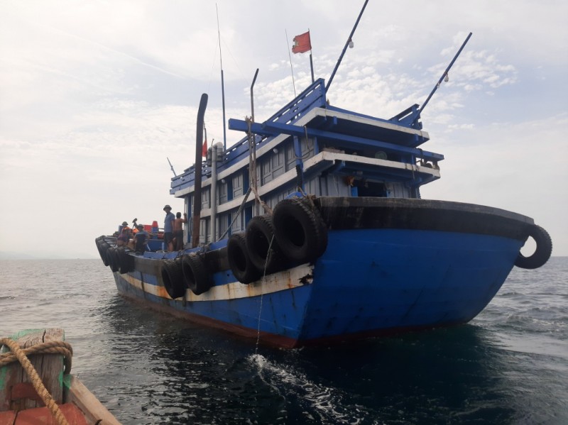 Hà Tĩnh: Bắt giữ 2 tàu cá đánh bắt thủy sản bằng hình thức giã cào