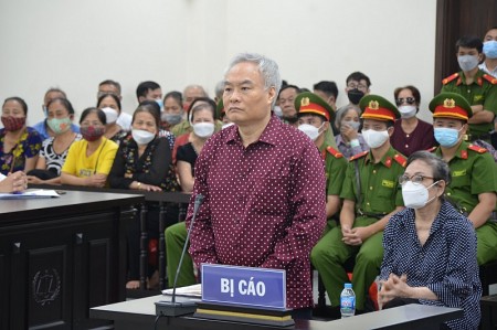Hoãn xét xử vụ hơn 1.000 người "sập bẫy" chương trình Trái tim Việt Nam