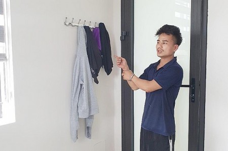 Tên trộm đột nhập nhà dân lục lấy hết tiền rồi để lại ví và giấy tờ cho "khổ chủ"
