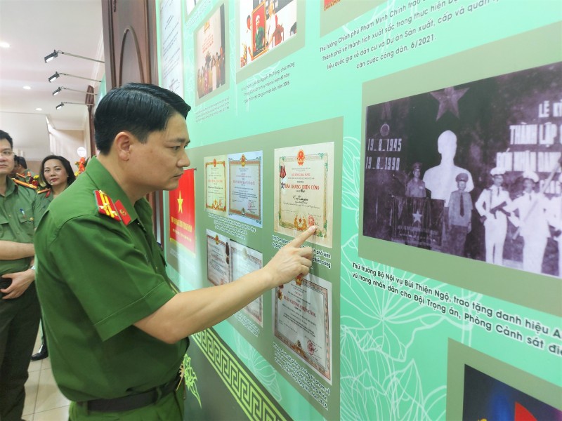 Khai mạc triển lãm ''Vinh quang chiến sĩ Cảnh sát Công an Thủ đô với sứ mệnh bảo vệ cuộc sống bình yên''
