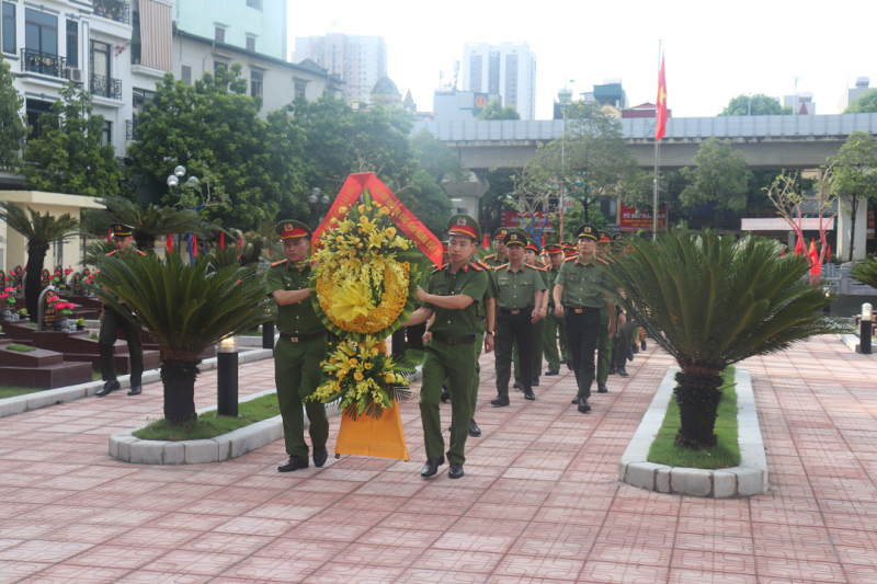 Công an quận Hà Đông tổ chức nhiều hoạt động chào mừng Ngày Thương binh - Liệt sĩ