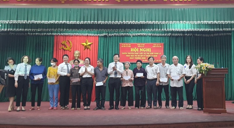 Trợ giúp pháp lý miễn phí cho người dân thị trấn Tây Đằng, huyện Ba Vì