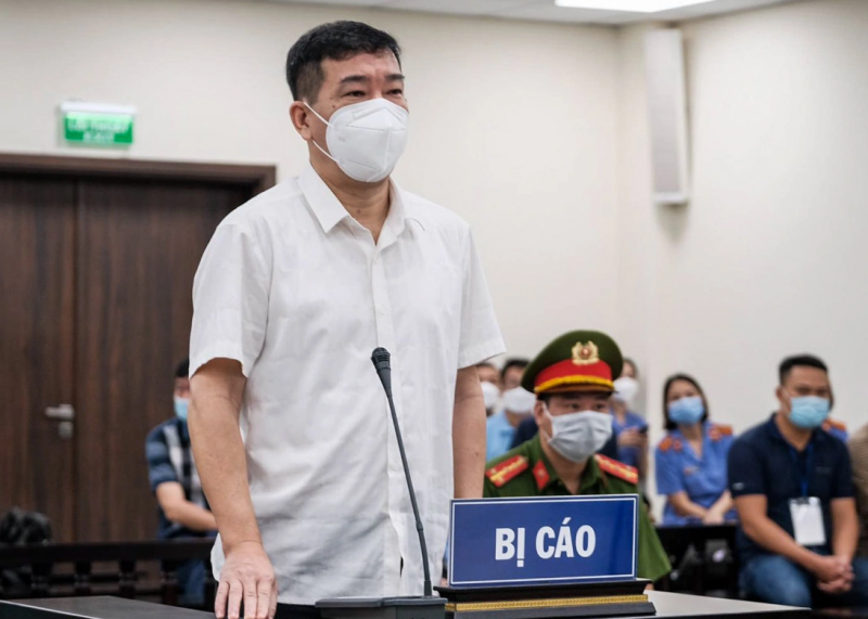Xét xử cựu Đại tá Phùng Anh Lê : Bị cáo đề nghị đổi kiểm sát viên