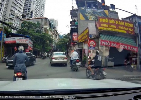 Hà Nội: "Phạt nguội" lái xe ô tô đi vào đường cấm