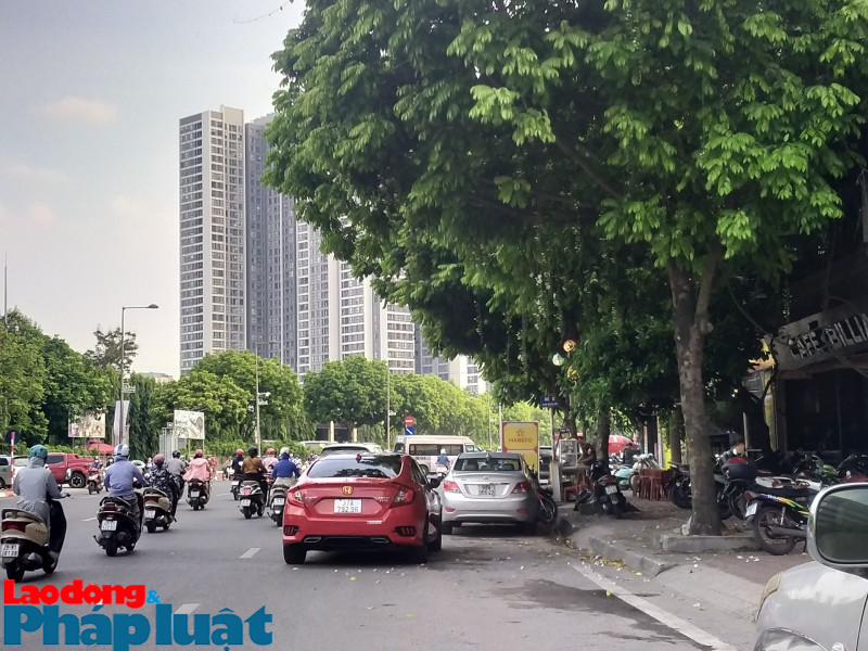 Muôn kiểu vi phạm TTĐT - Kỳ 3: Lòng đường phường Mễ Trì như bãi gửi xe