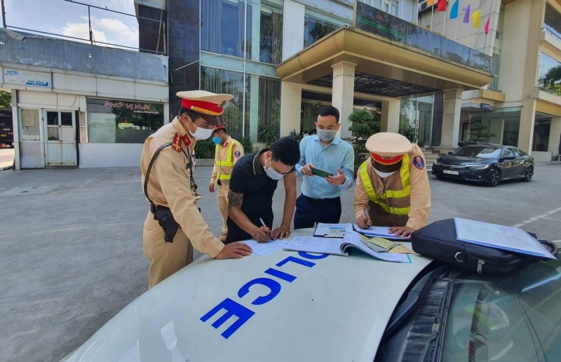 Công an thành phố Hà Nội xử lý nghiêm lái xe vi phạm về nồng độ cồn