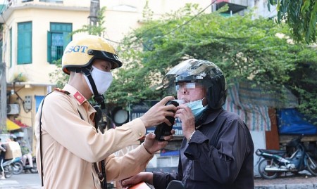 Công an thành phố Hà Nội xử lý nghiêm lái xe vi phạm về nồng độ cồn