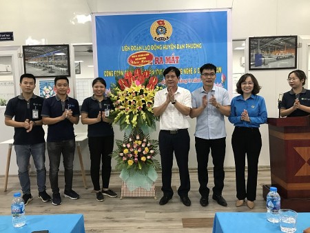 Ra mắt Công đoàn cơ sở Công ty Cổ phần ứng dụng công nghệ & CNC Việt Nam
