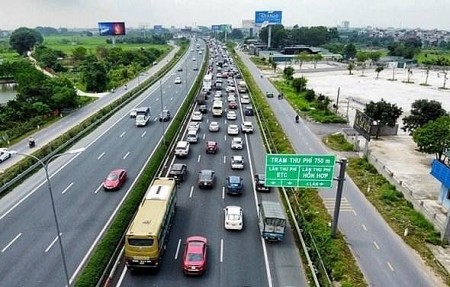 Xử phạt hơn 1.000 tài xế đi vào làn khẩn cấp trên cao tốc