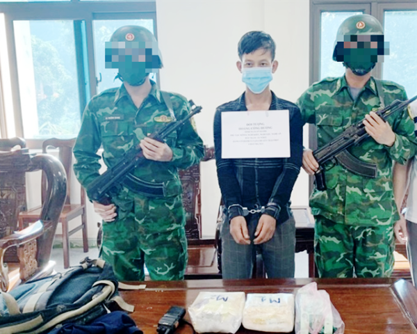 Hà Tĩnh: Bắt đối tượng đang vận chuyển 3kg ma túy từ Lào về Việt Nam