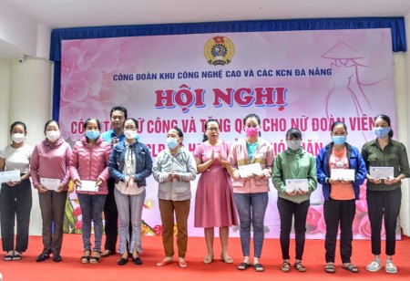Đà Nẵng: Trao 363 suất quà hỗ trợ cho đoàn viên, người lao động
