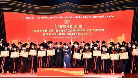 Hà Nội tuyên dương thủ khoa xuất sắc năm 2022 vào ngày 18/11