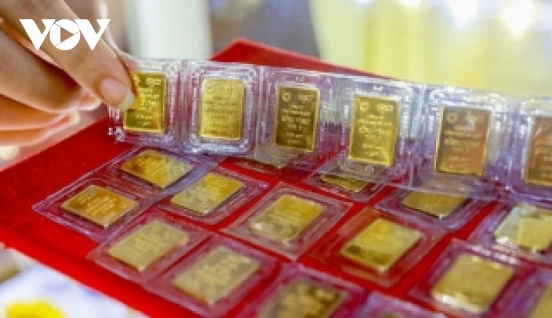 Giá vàng trong nước đi ngang khi giá thế giới giảm nhanh
