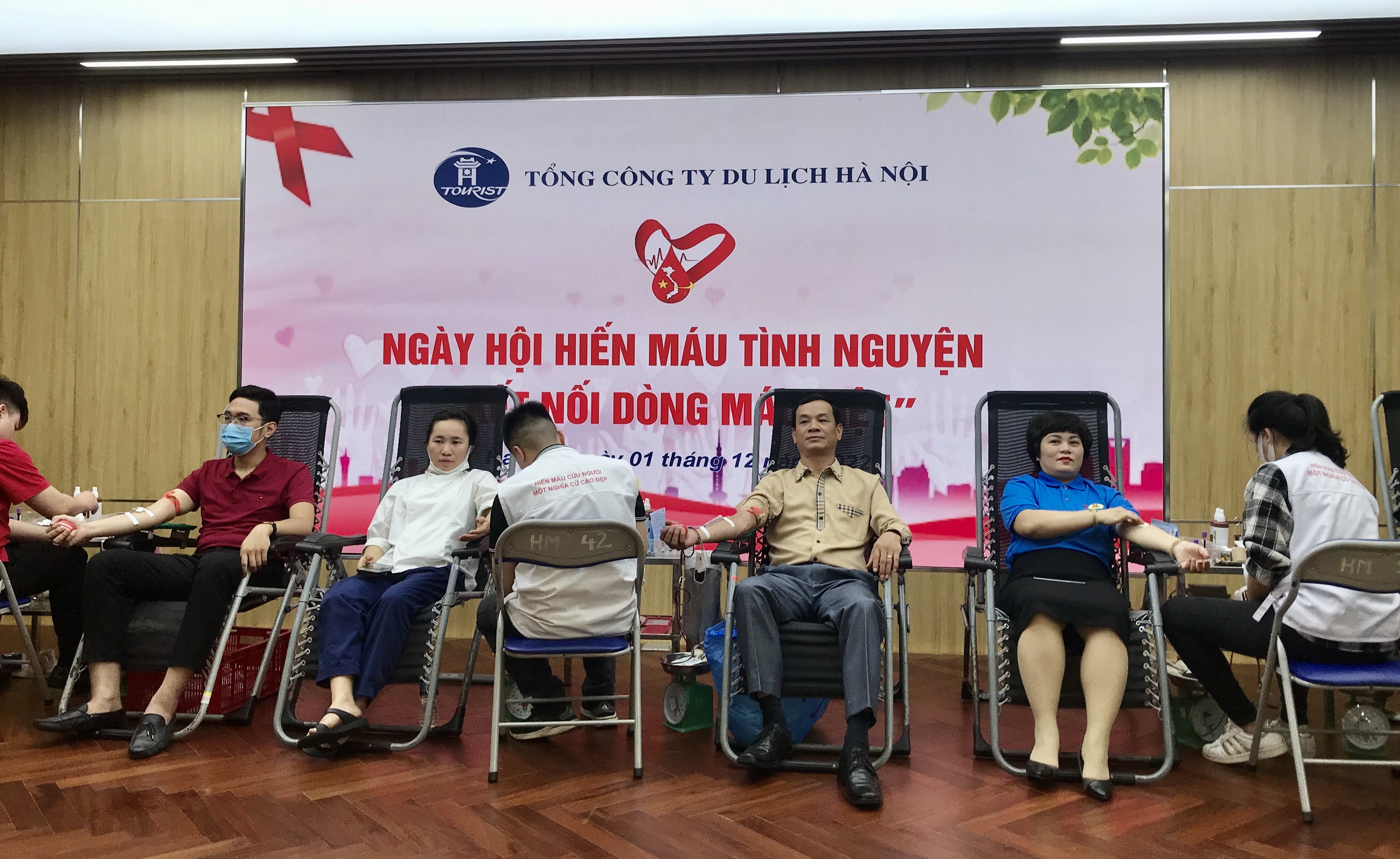 200 đoàn viên, người lao động Tổng Công ty Du lịch Hà Nội tham gia hiến máu tình nguyện
