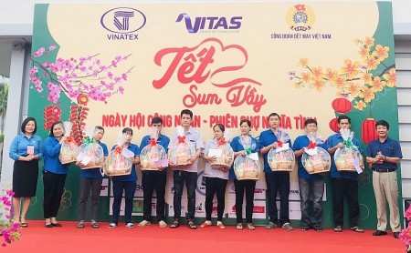 Tết sum vầy và phiên chợ nghĩa tình đến sớm với công nhân ngành dệt may