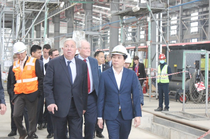 Chủ tịch Thượng viện Pháp thăm đường sắt đô thị đoạn Nhổn - ga Hà Nội