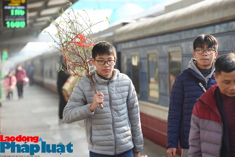 Những chuyến tàu cuối năm mang niềm vui sum họp gia đình