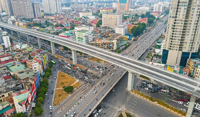 Tuyến đường bộ trên cao dọc đường Vành đai 2, đoạn từ cầu Vĩnh Tuy đến Ngã Tư Sở là một trong những công trình giao thông trọng điểm của TP Hà Nội
