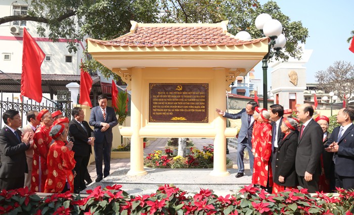 Phó Bí thư Thành ủy Hà Nội dâng hương kỷ niệm 234 năm Chiến thắng Ngọc Hồi