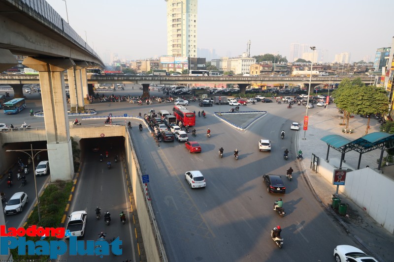 Giao thông tại Hà Nội nhộn nhịp sau kỳ nghỉ Tết Quý Mão