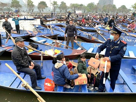 Tăng cường đảm bảo an ninh trật tự tại lễ hội chùa Hương
