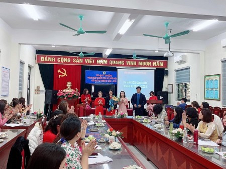 Tổ chức thành công Đại hội Công đoàn Trường THCS thị trấn Yên Viên lần thứ VI