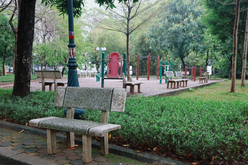 Cận cảnh Công viên Cầu Giấy khi tháo rào sắt phục vụ người dân Cận cảnh Công viên Cầu Giấy khi tháo rào sắt phục vụ người dân