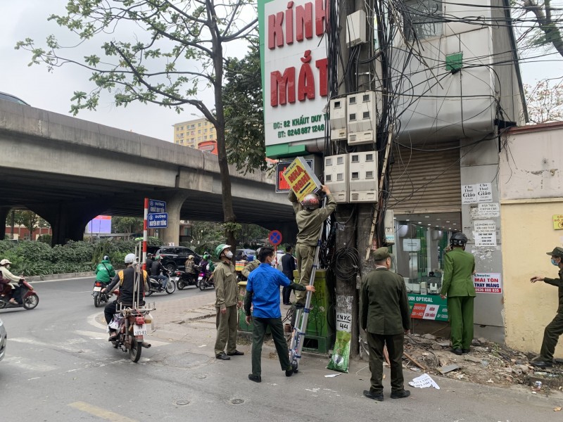 Quận Thanh Xuân: Xử lý nghiêm các vi phạm lấn chiếm hè phố, lòng đường