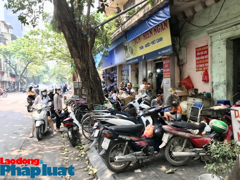 Bị nhắc nhở hai lần, quận Hai Bà Trưng vẫn để tái diễn vi phạm trật tự đô thị Bị nhắc nhở hai lần, quận Hai Bà Trưng vẫn để tái diễn vi phạm trật tự đô thị