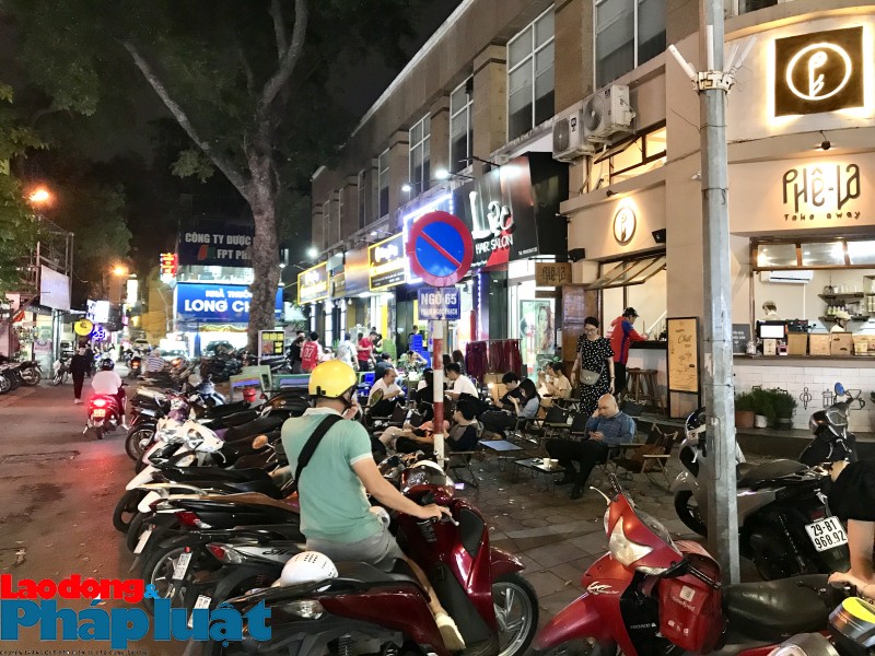 Bị nhắc nhở hai lần, quận Hai Bà Trưng vẫn để tái diễn vi phạm trật tự đô thị Bị nhắc nhở hai lần, quận Hai Bà Trưng vẫn để tái diễn vi phạm trật tự đô thị