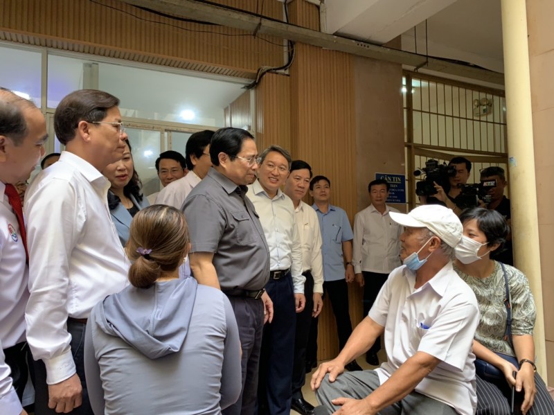 Thủ tướng Chính phủ Phạm Minh Chính thăm Bệnh viện Đa Khoa tỉnh Khánh Hòa trong chuyến công tác ngày 1/4 (Ảnh: Hương Thảo)