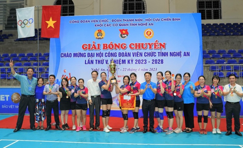 Sôi nổi Giải bóng chuyền chào mừng Đại hội Công đoàn Viên chức tỉnh Nghệ An