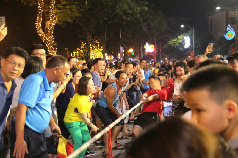 Người lao động thị xã Sơn Tây hào hứng tham gia hội thao chào mừng 