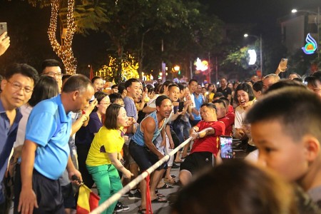Người lao động thị xã Sơn Tây hào hứng tham gia hội thao chào mừng "Tháng Công nhân"