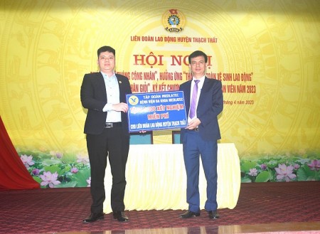 Liên đoàn Lao động huyện Thạch Thất ký kết chương trình phúc lợi đoàn viên năm 2023