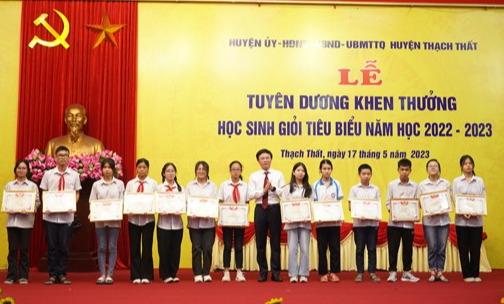 Huyện Thạch Thất: Biểu dương học sinh giỏi tiêu biểu năm học 2022-2023