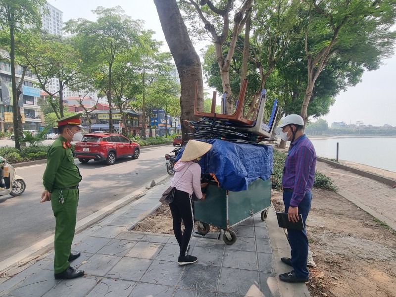 Phường Hoàng Liệt kiên quyết xử lý vỉa hè, lòng đường bị chiếm dụng