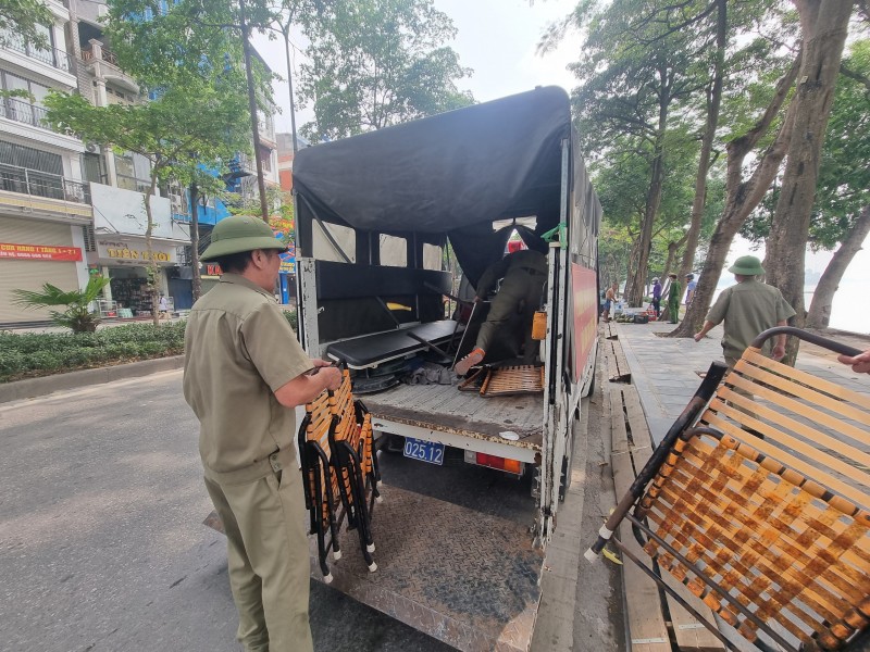 Phường Hoàng Liệt kiên quyết xử lý vỉa hè, lòng đường bị chiếm dụng