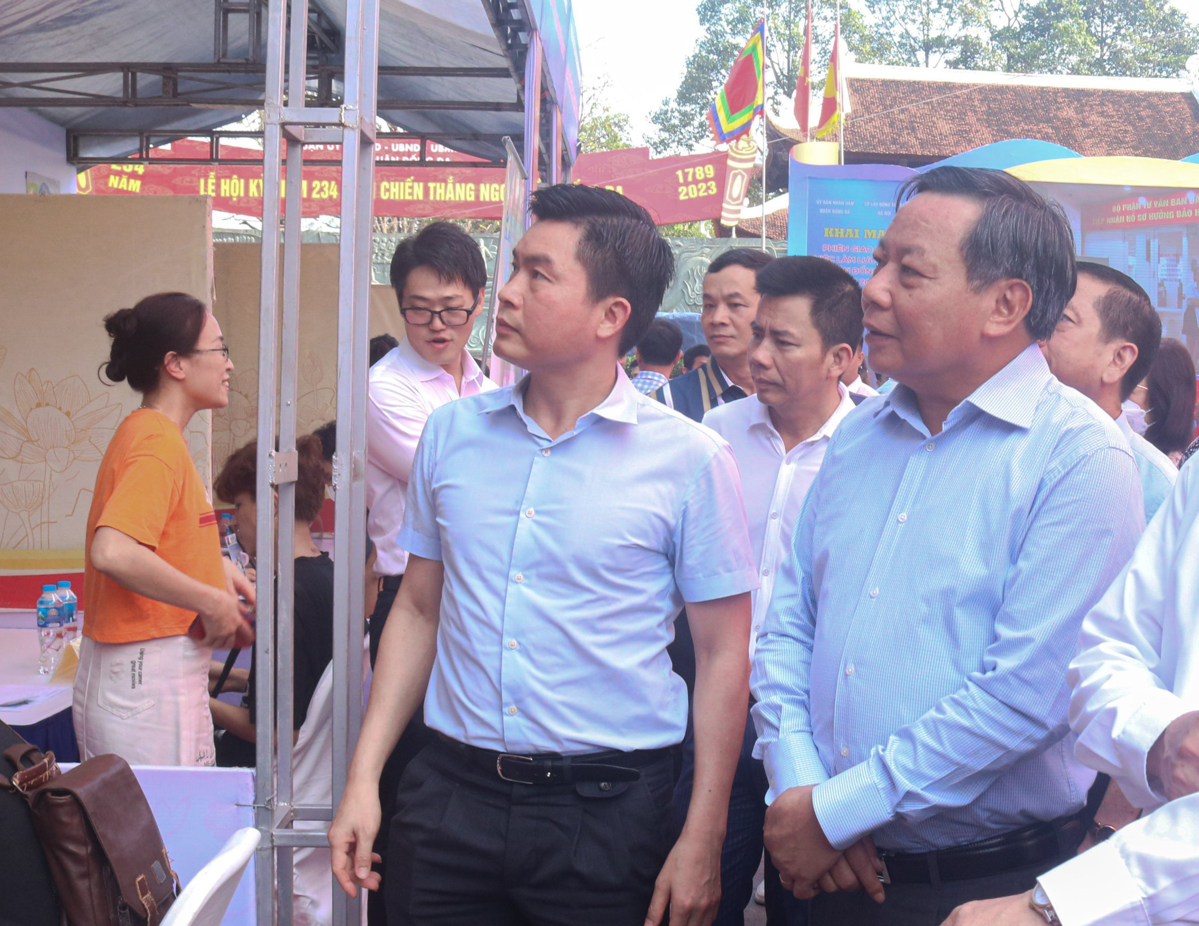 Phiên giao dịch việc làm quận Đống Đa năm 2023: Kết nối hơn 2.600 chỉ tiêu đa dạng ngành nghề Phiên giao dịch việc làm quận Đống Đa năm 2023: Kết nối hơn 2.600 chỉ tiêu đa dạng ngành nghề