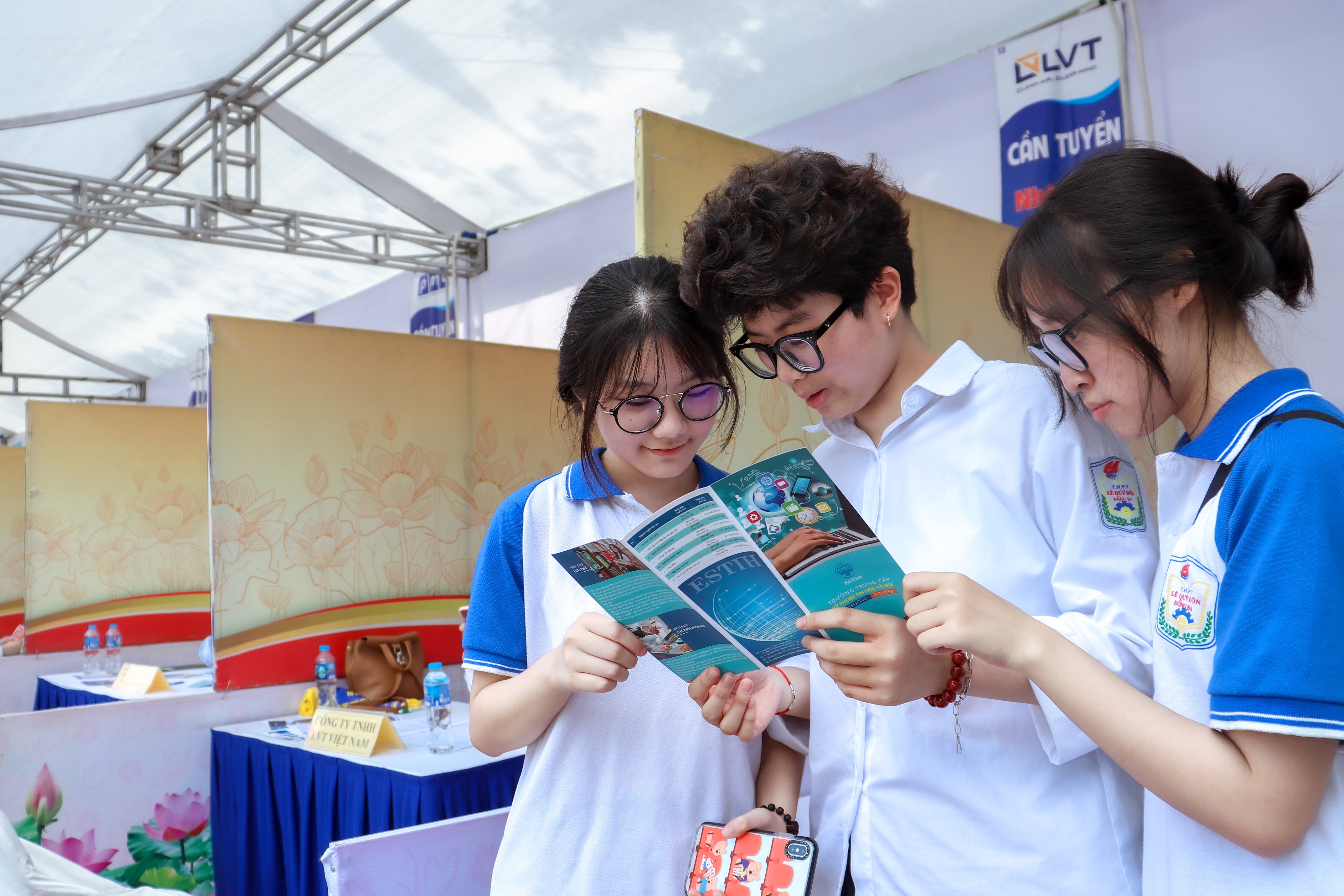 Phiên giao dịch việc làm quận Đống Đa năm 2023: Kết nối hơn 2.600 chỉ tiêu đa dạng ngành nghề Phiên giao dịch việc làm quận Đống Đa năm 2023: Kết nối hơn 2.600 chỉ tiêu đa dạng ngành nghề