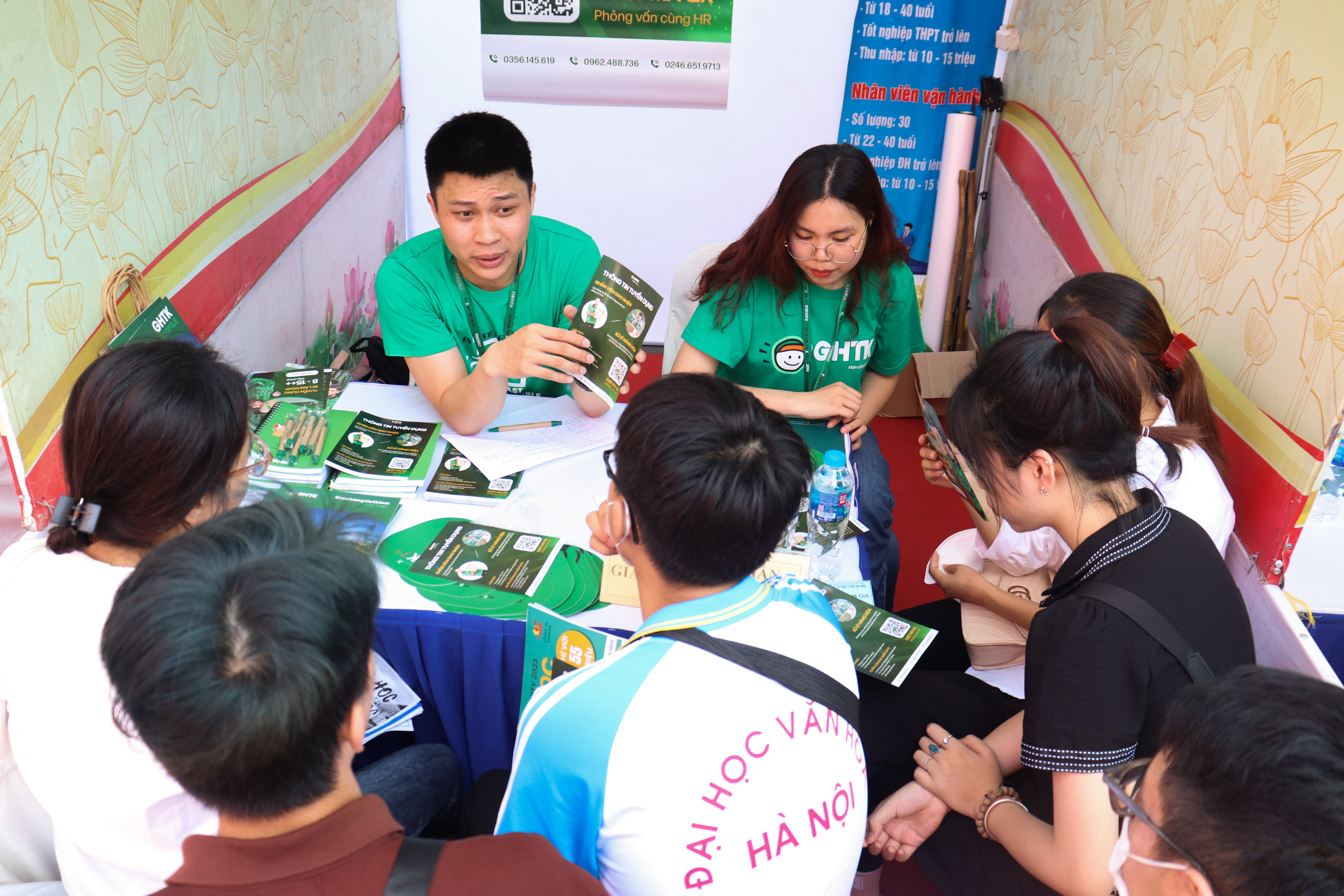 Phiên giao dịch việc làm quận Đống Đa năm 2023: Kết nối hơn 2.600 chỉ tiêu đa dạng ngành nghề Phiên giao dịch việc làm quận Đống Đa năm 2023: Kết nối hơn 2.600 chỉ tiêu đa dạng ngành nghề