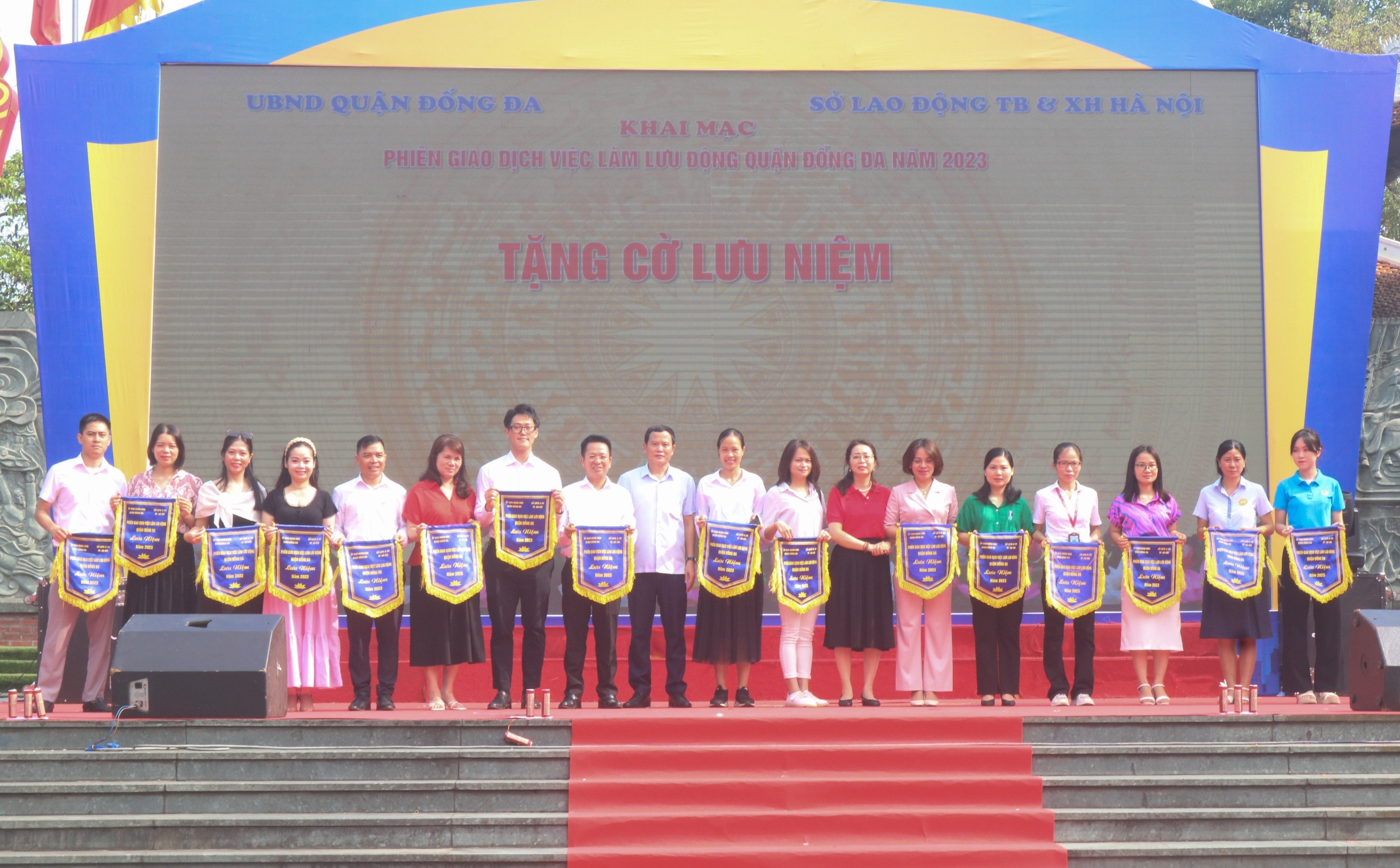 Phiên giao dịch việc làm quận Đống Đa năm 2023: Kết nối hơn 2.600 chỉ tiêu đa dạng ngành nghề Phiên giao dịch việc làm quận Đống Đa năm 2023: Kết nối hơn 2.600 chỉ tiêu đa dạng ngành nghề