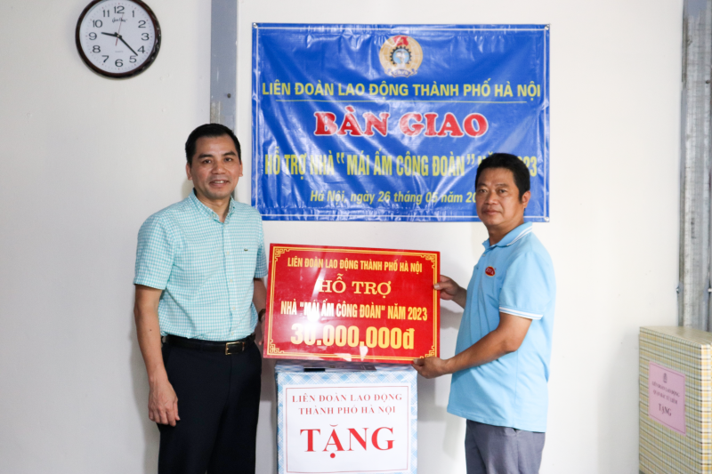 Trao hỗ trợ “Mái ấm Công đoàn” cho đoàn viên quận Bắc Từ Liêm