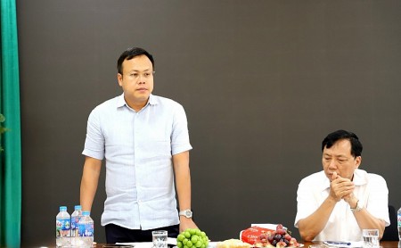 Lãnh đạo LĐLĐ thành phố Hà Nội duyệt chương trình Đại hội Công đoàn quận Hai Bà Trưng lần thứ XIX