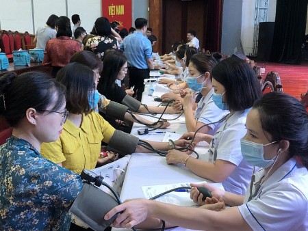 Hơn 300 cán bộ công chức, viên chức, người lao động huyện Mê Linh được sàng lọc ung thư
