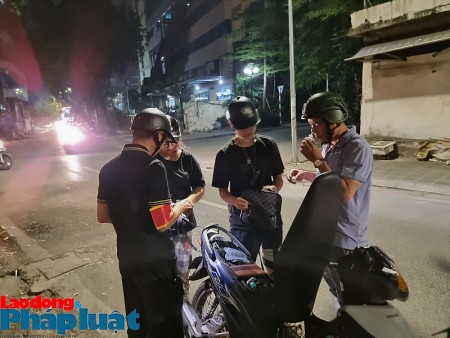 Hà Nội: Cảnh sát 141 hóa trang xử lý hàng loạt "quái xế" trên phố cổ