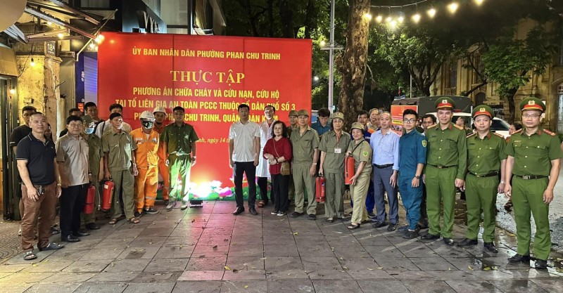 Quận Hoàn Kiếm đồng loạt tổ chức thực tập phương án chữa cháy và cứu nạn cứu hộ tại các Tổ liên gia