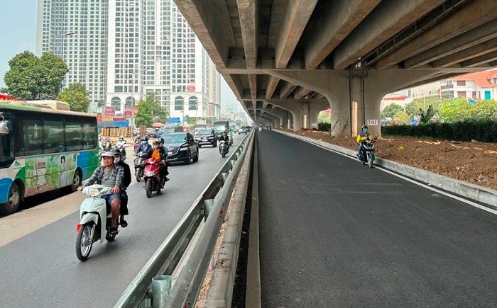 Tổ chức giao thông một chiều tuyến đường tạm trên dải phân cách giữa đường Nguyễn Xiển