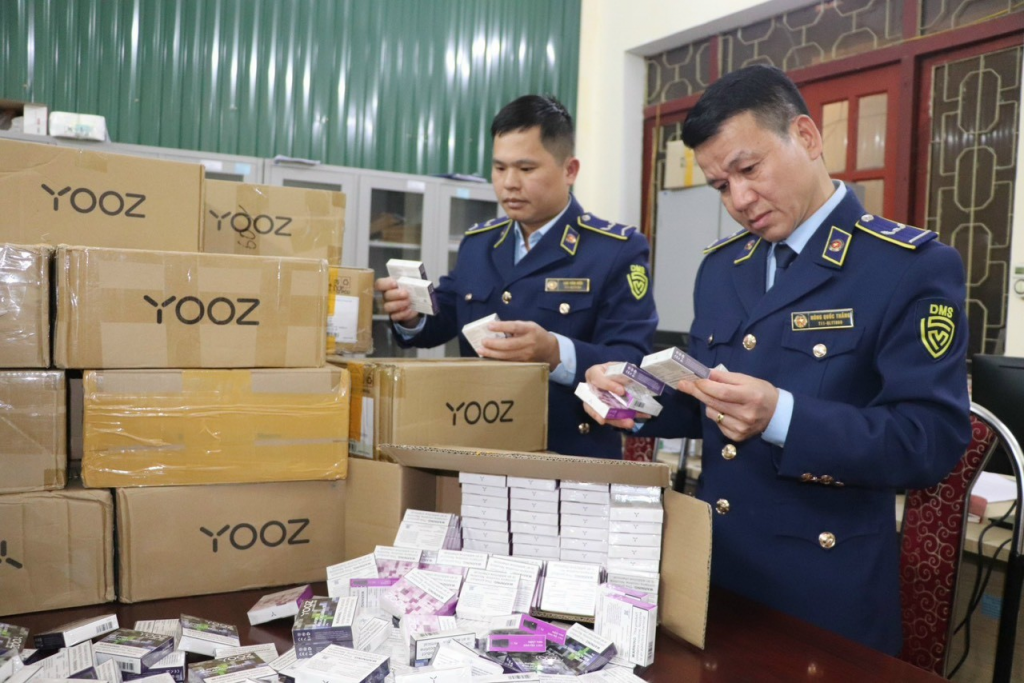 Cao Bằng: Tạm giữ 2.500 sản phẩm thuốc lá điện tử nhãn hiệu YOOZ ZERO POD