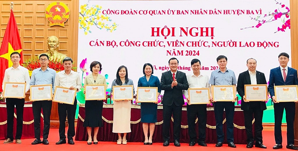 Công đoàn Cơ quan UBND huyện Ba Vì tổ chức tốt các phong trào thi đua